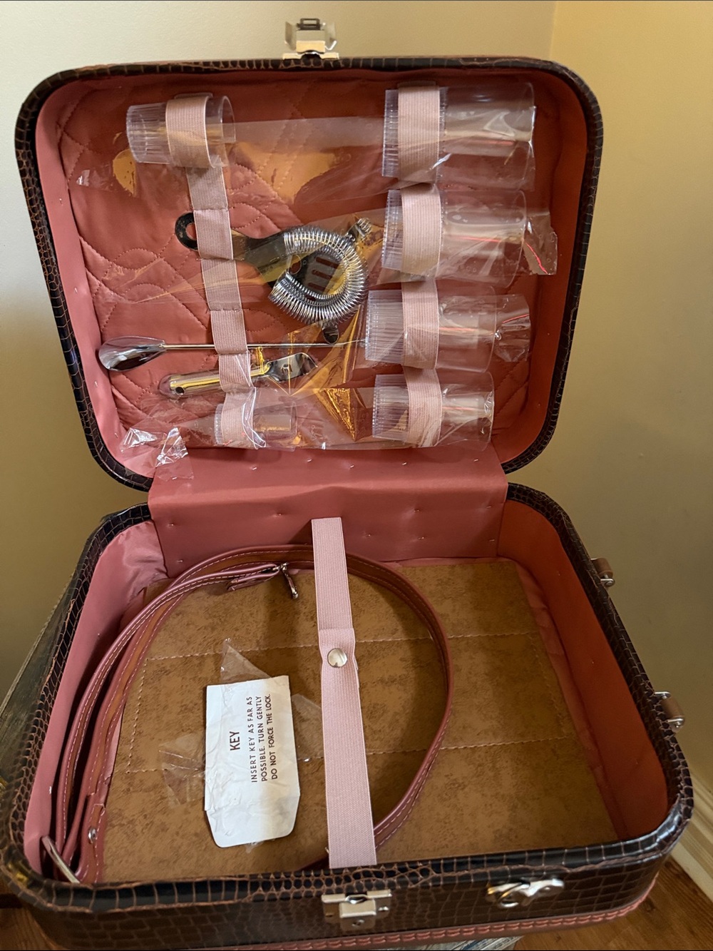 Vintage  Quilted Travel Case with mini bar Accessories. Rare find. Versatile.